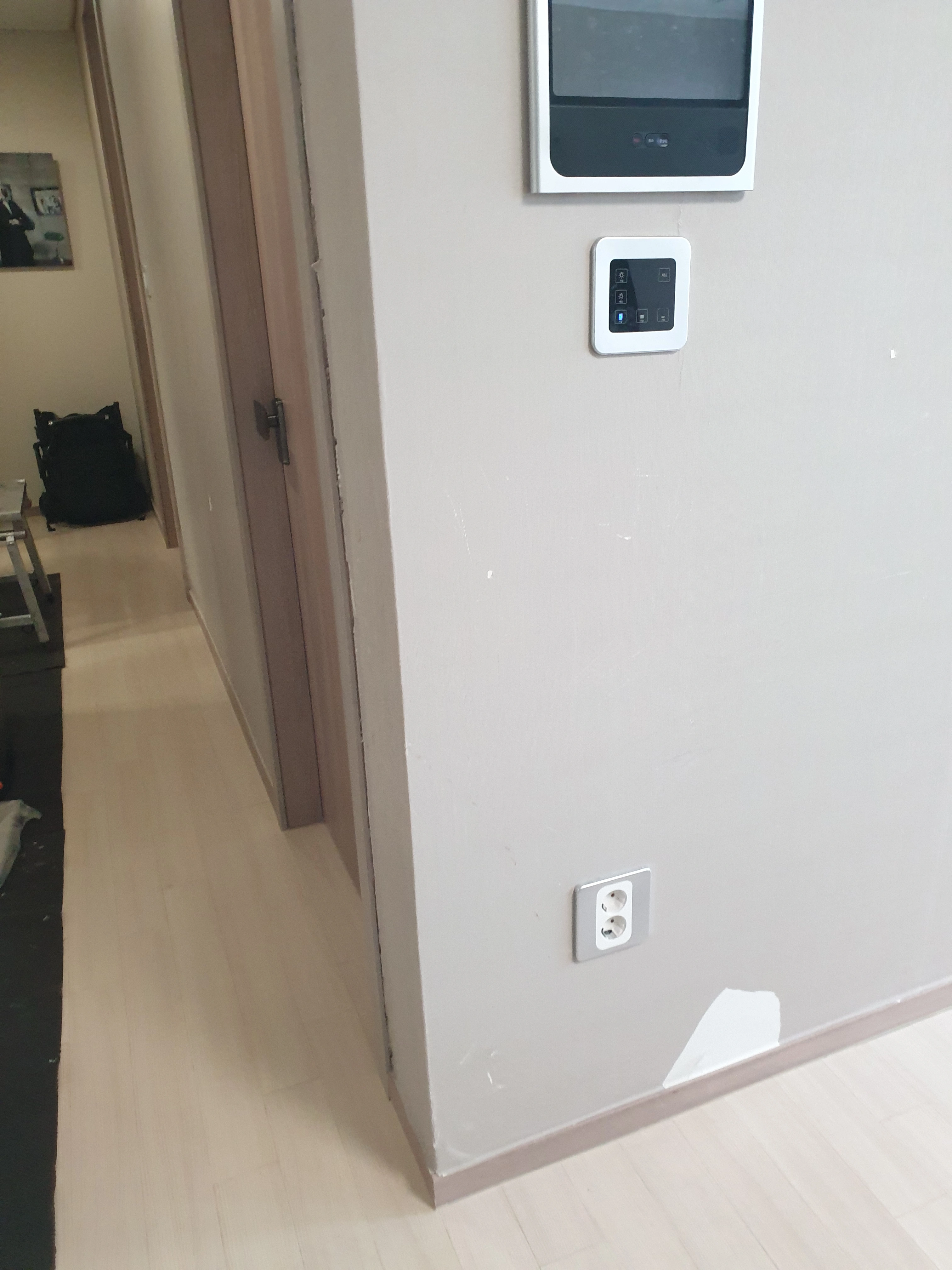 방 한 면 전체 교체 시공 전